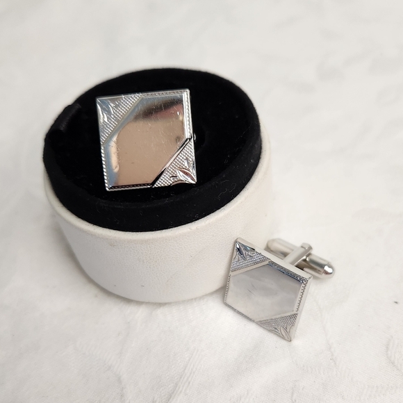 Silver Cufflinks & Tie Pin - Picture 2 of 8